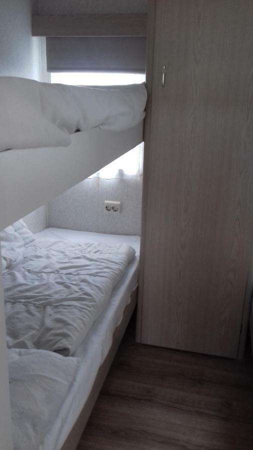 Middenin Hotell Grijpskerke Exteriör bild