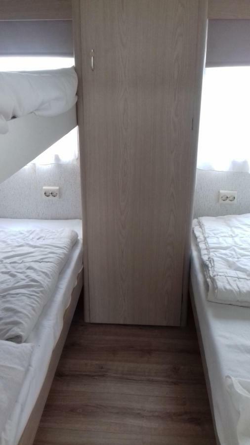 Middenin Hotell Grijpskerke Exteriör bild
